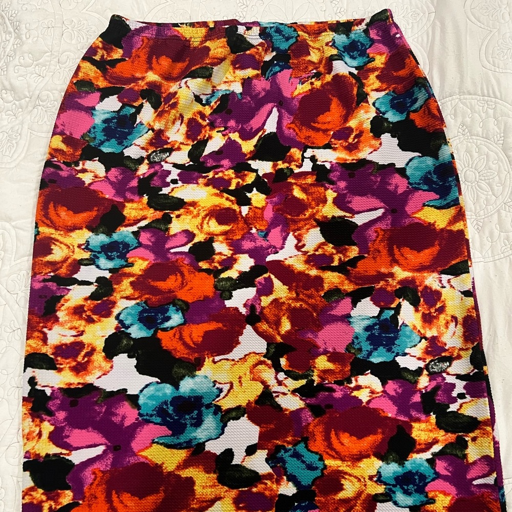 Victoria’s Bliss colorful skirt. In good condition